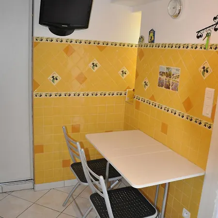 T2 Avec Terrasse Fermee Apercu Calme Colline Proche Plages Almanarre Apartment Hyeres