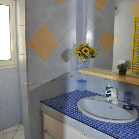 T2 Avec Terrasse Fermee Apercu Calme Colline Proche Plages Almanarre *