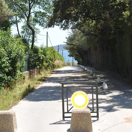 T2 Avec Terrasse Fermee Apercu Calme Colline Proche Plages Almanarre *
