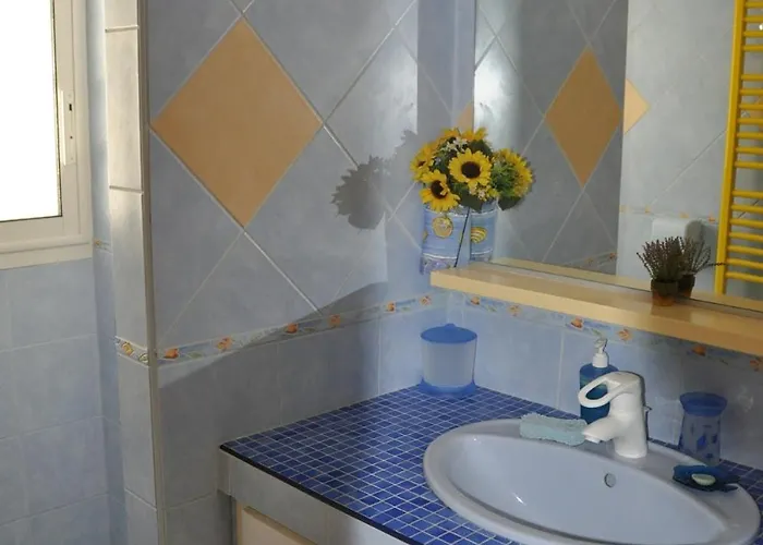 T2 Avec Terrasse Fermee Apercu Calme Colline Proche Plages Almanarre *