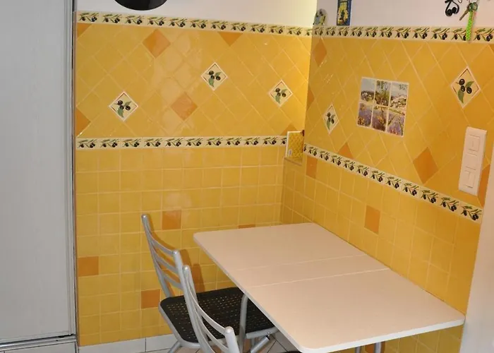 T2 Avec Terrasse Fermee Apercu Calme Colline Proche Plages Almanarre Apartment Hyeres