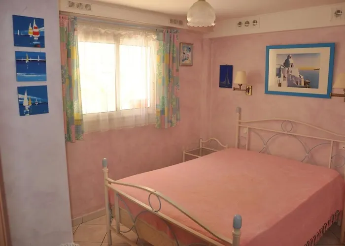 T2 Avec Terrasse Fermee Apercu Calme Colline Proche Plages Almanarre