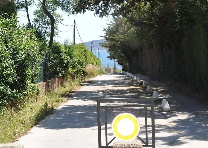 T2 Avec Terrasse Fermee Apercu Calme Colline Proche Plages Almanarre *